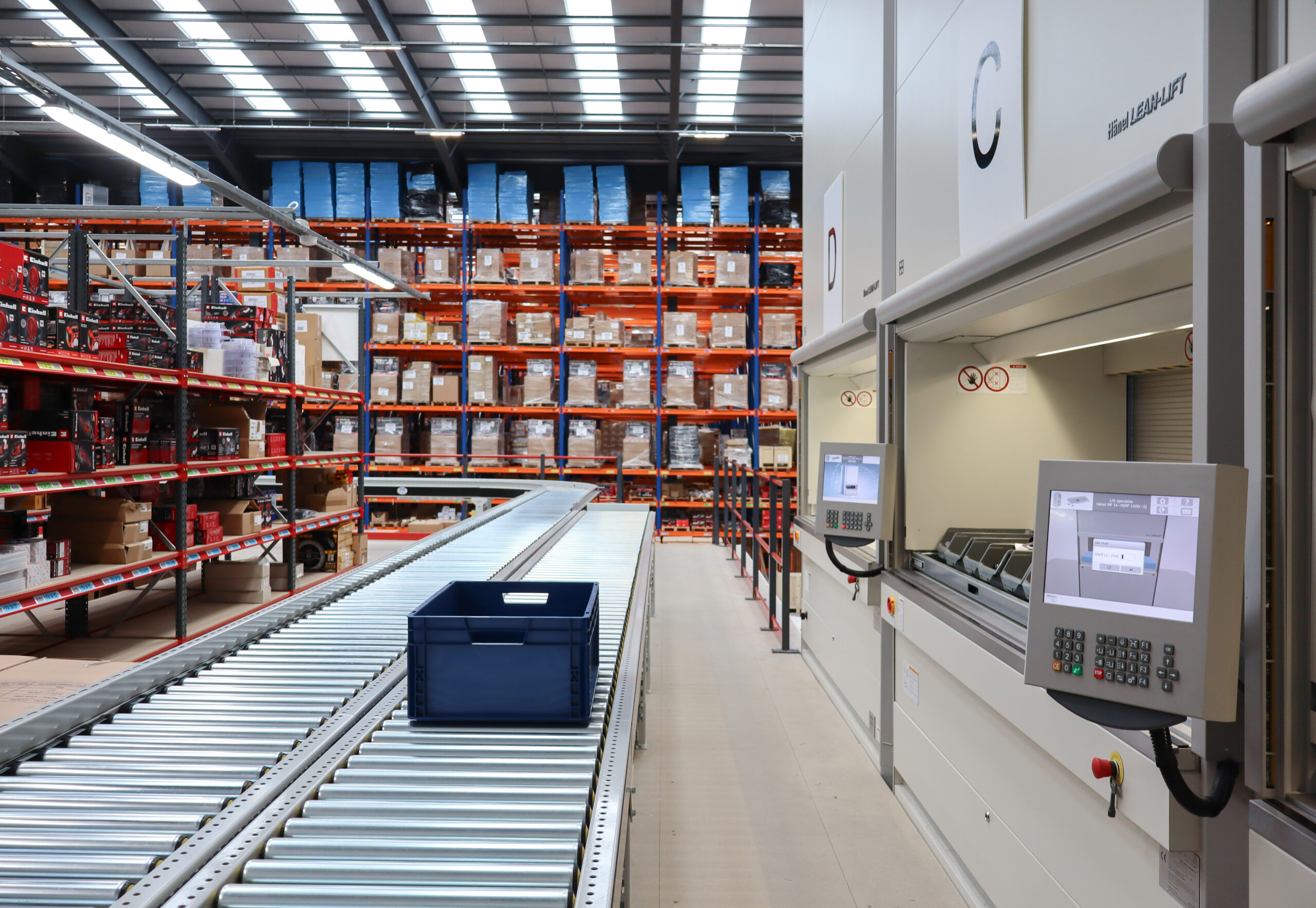 Improving-Distribution-Centre-Efficiency- Industore_Lean-Lifts